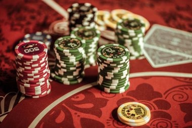Multi-camera live studio featuring professional croupier and Sic Bo table setup